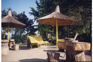 Rumanía Privát Neptun, Exterior